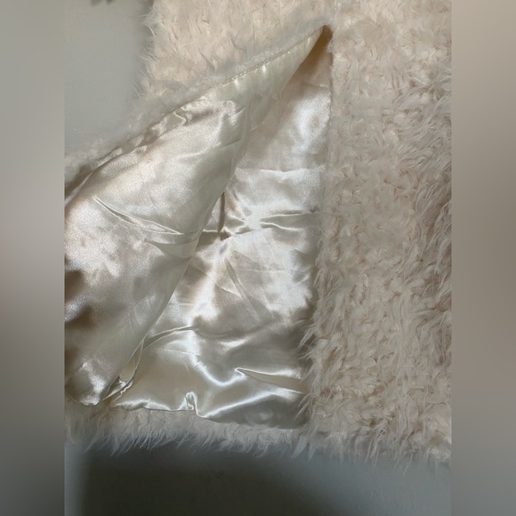 Design History - Faux Fur Vest - Picture 3 of 8